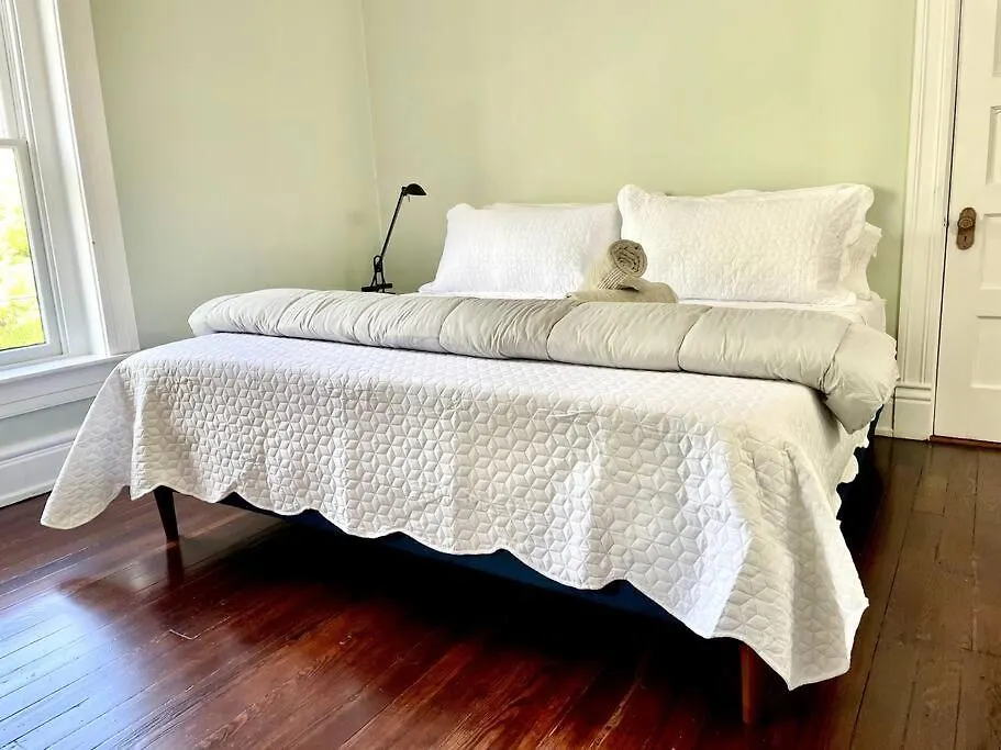 Spacious Castle House W/ Yard + Great Location! ルイスビル 米国