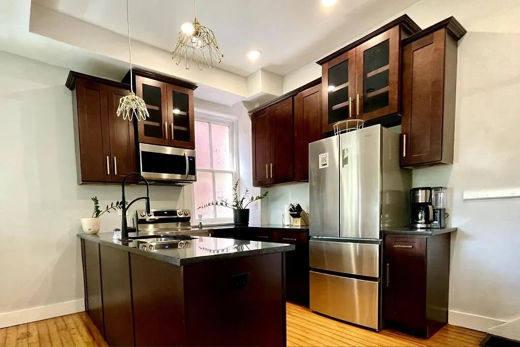 Spacious Castle House W/ Yard + Great Location! ルイスビル