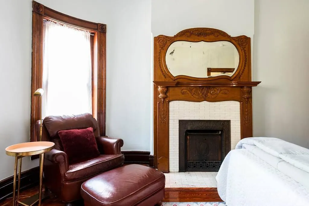 Spacious Castle House W/ Yard + Great Location! ルイスビル 0*,