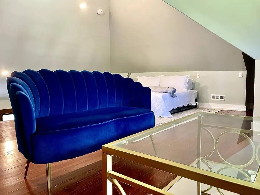 Spacious Castle House W/ Yard + Great Location! ルイスビル 米国